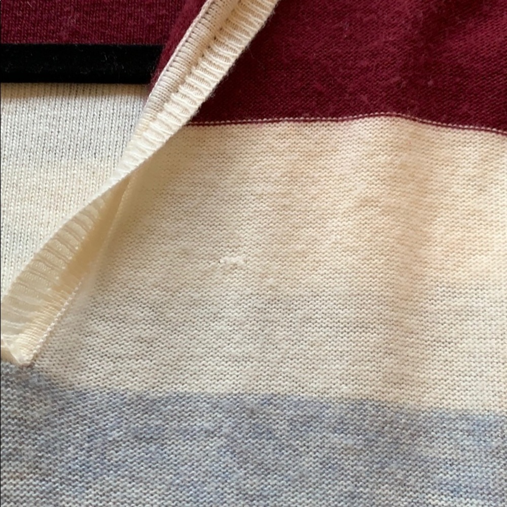 Love stitch Hooded Sweater - Picture 4 of 4